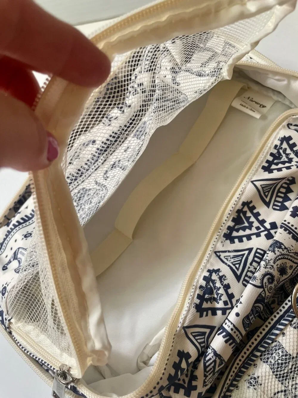 Narwey Travel Toiletry Hanging Bag with Mesh